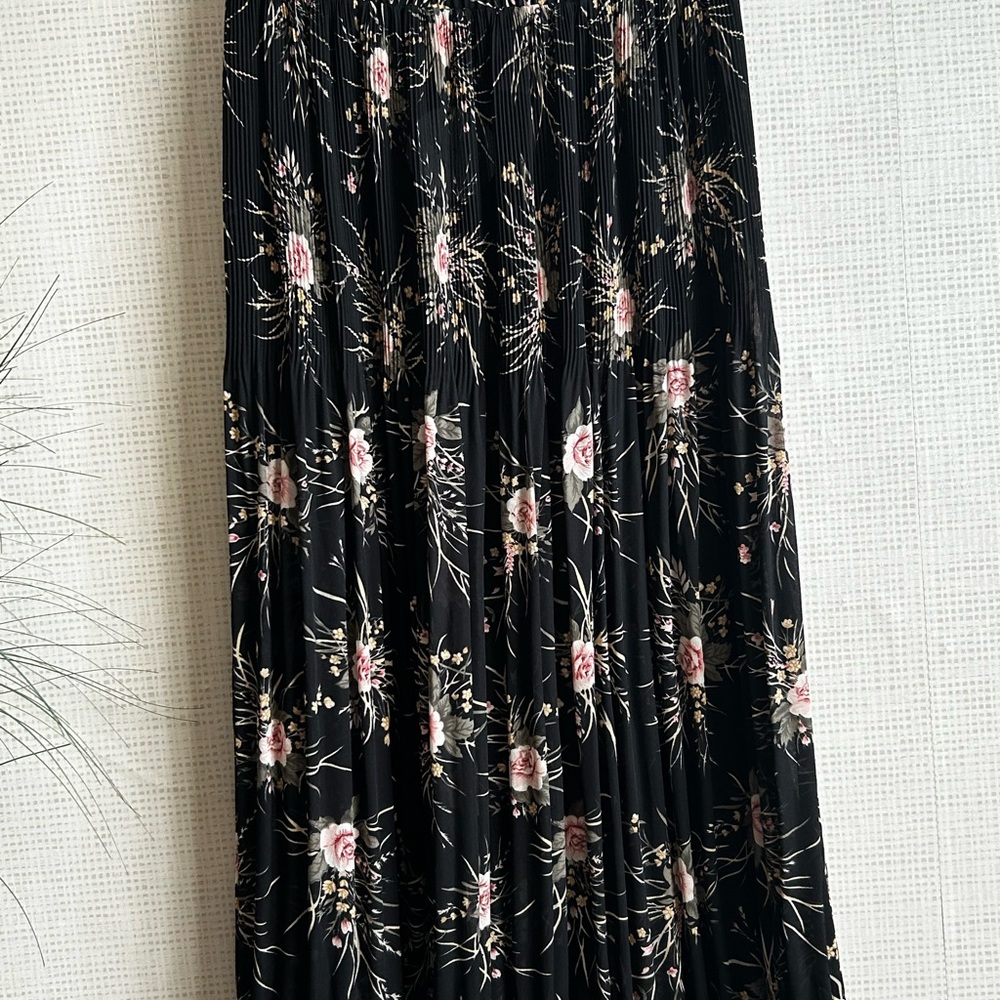 Sag Harbor Black Floral Maxi Skirt